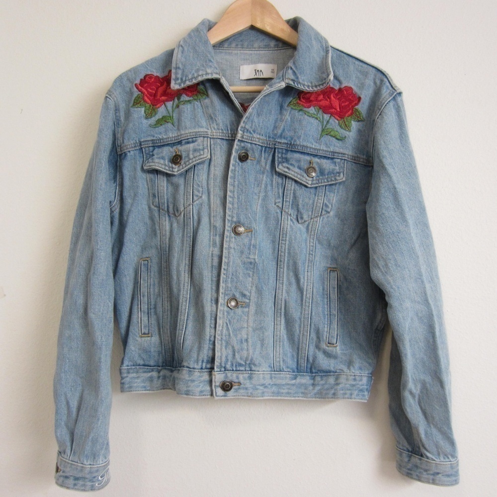Aritzia Jacket Women's XS Crop Washed Denim L-Blue Biker style Embroidered